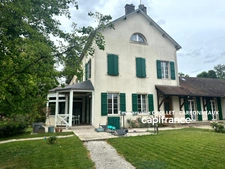 ELEGANTE PROPRIETE AVEC PISCINE, GÎTE INDÉPENDANT ET ESPACE PROFESSIONNEL – POUILLY-EN-AUXOIS CENTRE