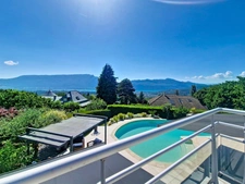 Exceptional villa with lake view, swimming pool and high-end amenities