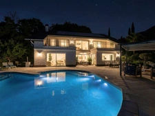 Exceptional villa with lake view, swimming pool and high-end amenities
