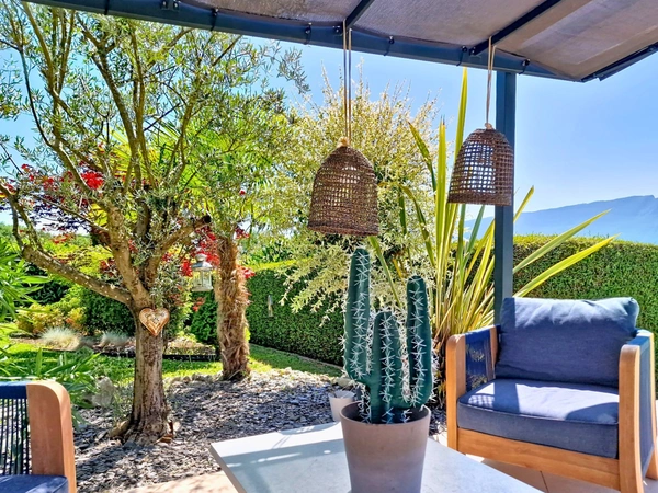 Villa d'exception avec vue dégagée, piscine et prestations haut de gamme