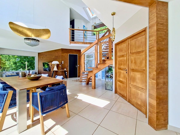 Villa d'exception avec vue dégagée, piscine et prestations haut de gamme