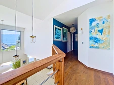 Exceptional villa with lake view, swimming pool and high-end amenities