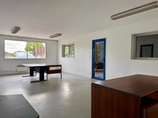 ÉVREUX (27) – RARE À LA LOCATION : BÂTIMENT D'ACTIVITÉ ET LOGISTIQUE DE 1 500 M² SUR TERRAIN PRIVATIF DE 3 679 M²