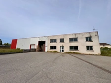 ÉVREUX (27) – RARE À LA LOCATION : BÂTIMENT D'ACTIVITÉ ET LOGISTIQUE DE 1 500 M² SUR TERRAIN PRIVATIF DE 3 679 M²