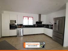Maison à vendre de plain pied avec garage d'exception à SAINT ETIENNE DE FOUGERES (47)