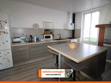 Demeure plain pied de 200 m² avec logement indépendant et jardin à LAGRUERE 47400