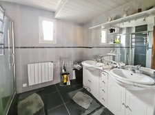 EXCLUSIVITÉ – Maison de caractère avec piscine à Lhomme 