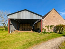 Propriété avec hangar et 4 800 m² de terrain