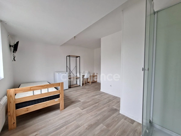 Chambre 14 m² avec salle d'eau et WC privatifs – Colocation meublée – 420 € CC – Roubaix
