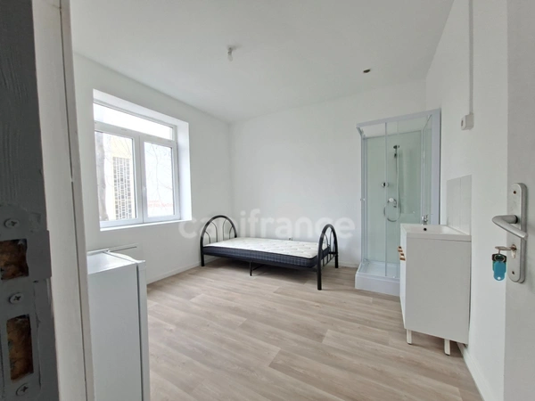 Chambre 11,5 m² avec salle d'eau – Colocation meublée – 390 € CC – Roubaix
