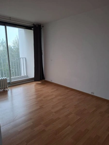 Un espace lumineux à façonner selon vos envies — rare 4 chambres au cœur de la vie urbaine.