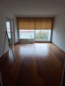 Un espace lumineux à façonner selon vos envies — rare 4 chambres au cœur de la vie urbaine.