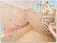 Large family villa of 204 m² with independent apartment, 2,178 m² plot suitable for a swimming pool and unobstructed views - Roujan (34320)