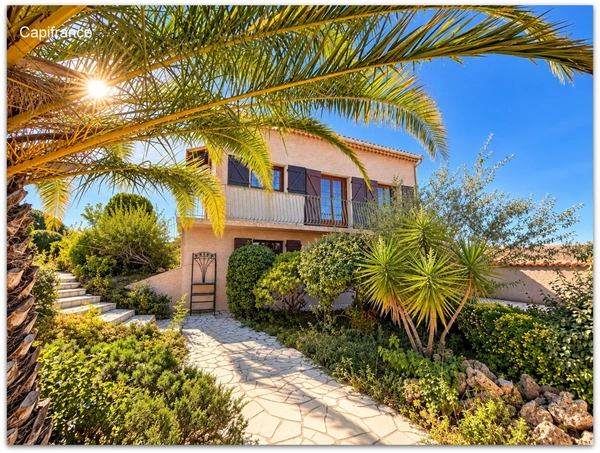 Grande villa familiale de 204 m² avec appartement indépendant, terrain piscinable de 2 178 m² et vue dégagée - Roujan (34320)