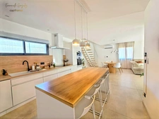 Contemporary house, 105 m², 5 rooms, ROUJAN (34)