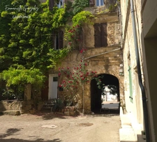 Maison de caractère entièrement rénovée 200m² avec 5 chambres ROUJAN (34)