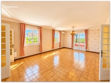 Large family villa of 204 m² with independent apartment, 2,178 m² plot suitable for a swimming pool and unobstructed views - Roujan (34320)