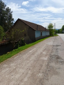 Renovated farm, on 49 acres with river
