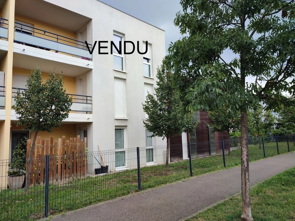 Dans belle résidence appartement 2 pièces
