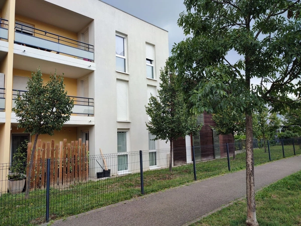 Dans belle résidence appartement 2 pièces