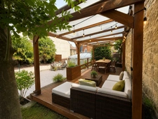 Maison de caractère 7 pièces sur 3 niveaux avec véranda, deux terrasses et terrain de 640 m²