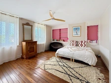 Maison de caractère 7 pièces sur 3 niveaux avec véranda, deux terrasses et terrain de 640 m²