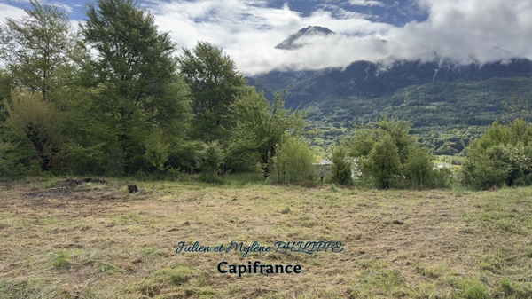 🌿 RARE À LA VENTE – Terrain de 719 m² avec permis accordé –  SAINT JEAN SAINT NICOLAS (05) 🌿