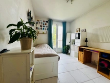 Appartement 4 pièces – Dernier étage, lumineux et au calme