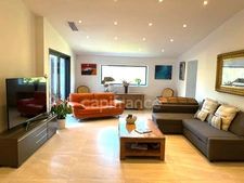 Main house with 5 rooms, 205 m2 on a plot of 2,039 m2 with swimming pool and an annex of 49 m2, Eoures 13400