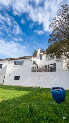 Main house with 5 rooms, 205 m2 on a plot of 2,039 m2 with swimming pool and an annex of 49 m2, Eoures 13400