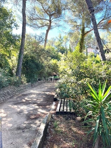 Main house with 5 rooms, 205 m2 on a plot of 2,039 m2 with swimming pool and an annex of 49 m2, Eoures 13400