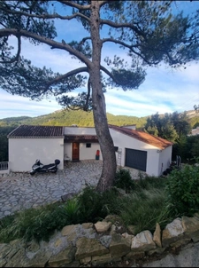 Main house with 5 rooms, 205 m2 on a plot of 2,039 m2 with swimming pool and an annex of 49 m2, Eoures 13400