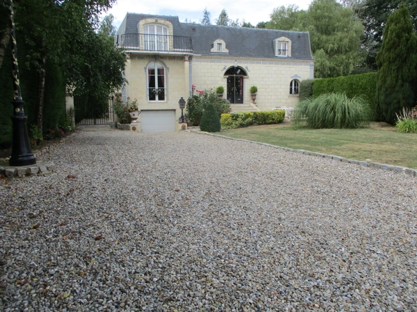 Propriete à vendre composé d'une maison de maître de 8 pièces à FRANCASTEL (60)