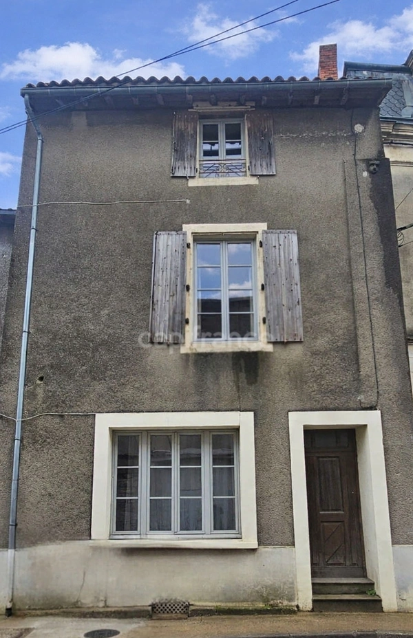Maison ancienne 6 pièces PARTHENAY (79)