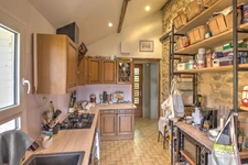 🌿 Maison familiale en pierre avec jardin arboré et dépendances