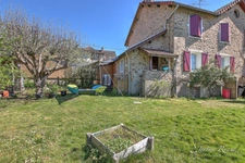 🌿 Maison familiale en pierre avec jardin arboré et dépendances