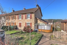 🌿 Maison familiale en pierre avec jardin arboré et dépendances