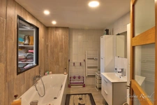 Belle maison de caractère rénovée avec grands volumes et cadre verdoyant