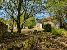Propriété de charme, dépendances et 2 hectares de nature aux portes de la forêt de Tronçais