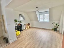 BREST, PLACE DD STRASBOURG, RARE, APT T2, BAIGNOIRE, GARAGE, CAVE, FAIBLES CHARGES, DERNIER ETAGE