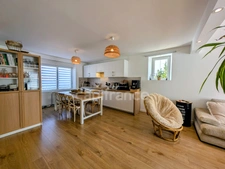 GUIPAVAS – Maison familiale non mitoyenne – 5 chambres – Rénovation complète – Écoles et commerces à pied