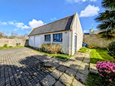 Maison familiale aux beaux volumes avec dépendance atelier/double garage à PLOUDANIEL (29)