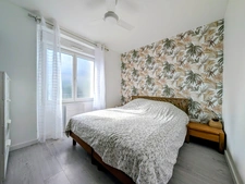 GUIPAVAS – Maison familiale non mitoyenne – 5 chambres – Rénovation complète – Écoles et commerces à pied
