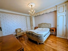 Maison en impasse dans quartier résidentiel, rez de chaussée à aménager, grand garage, à GUIPAVAS (29)