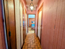 Maison traditionnelle en pierre avec dépendances dans hameau à LANVEOC (29)
