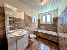 Maison familiale aux beaux volumes avec dépendance atelier/double garage à PLOUDANIEL (29)