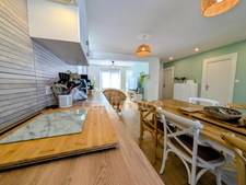 GUIPAVAS – Maison familiale non mitoyenne – 5 chambres – Rénovation complète – Écoles et commerces à pied