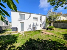 GUIPAVAS – Maison familiale non mitoyenne – 5 chambres – Rénovation complète – Écoles et commerces à pied