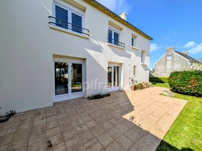 Maison familiale aux beaux volumes avec dépendance atelier/double garage à PLOUDANIEL (29)