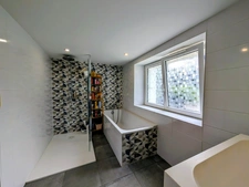 GUIPAVAS – Maison familiale non mitoyenne – 5 chambres – Rénovation complète – Écoles et commerces à pied